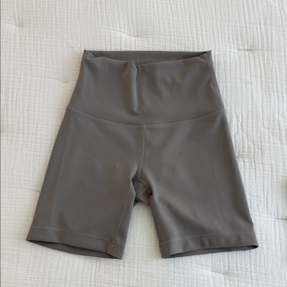 Lululemon Wunder Train HR Short 6"